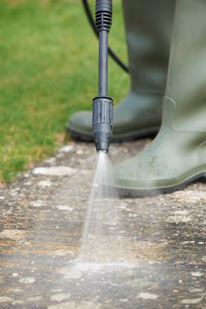 Washing Away Winter: Cleaning Your Concrete Surfaces