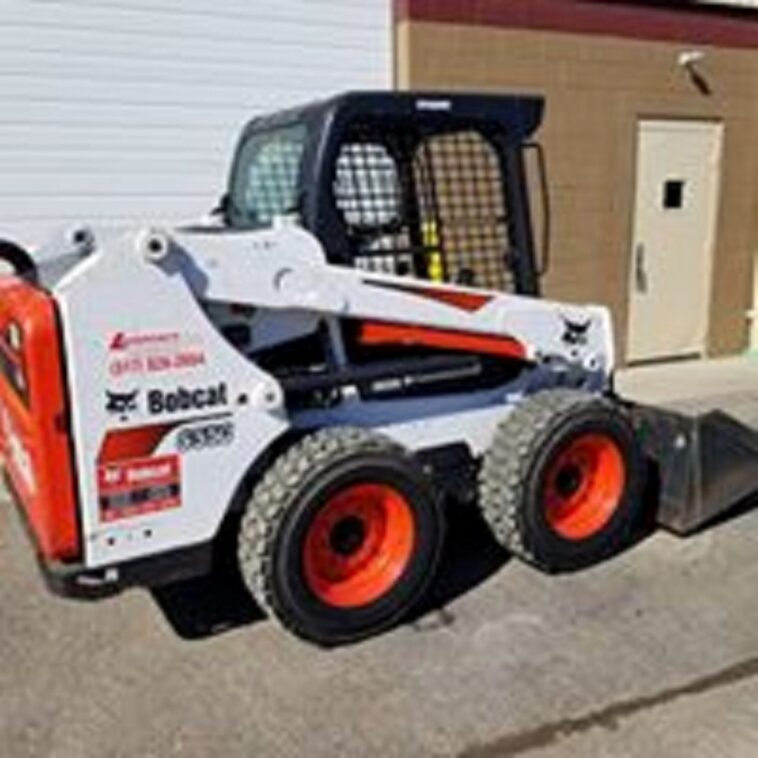 Bobcat S 550 Skid Steer With Smooth Edge Bucket