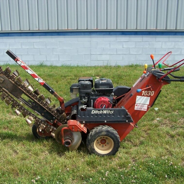 Ditch Witch 30 inch x 6 inch Self Propelled Trencher