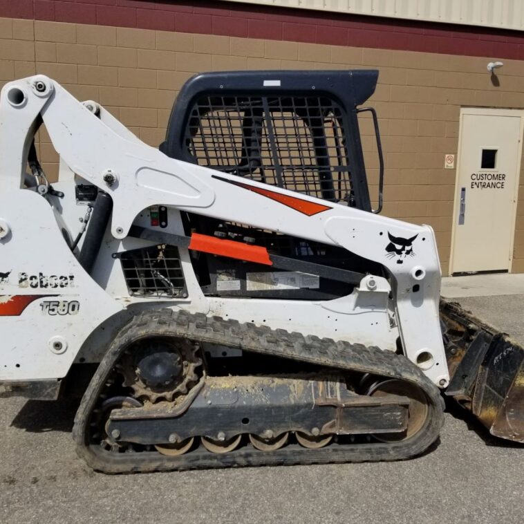 T 590 Bobcat with Smooth Bucket